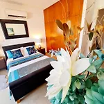 Apartman Stunning C106 With Balcony Looking Over Pool Péjia