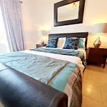 Stunning C106 With Balcony Looking Over Pool Apartman