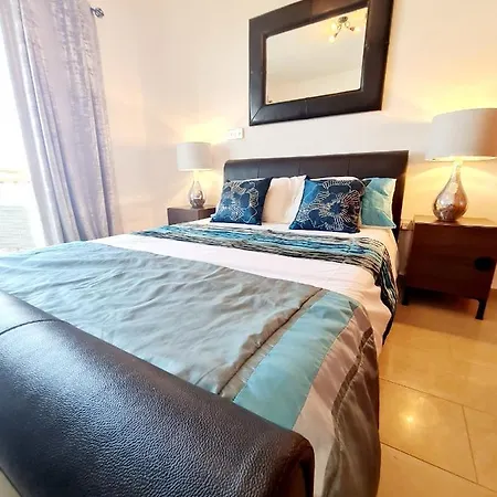 Stunning C106 With Balcony Looking Over Pool דירה