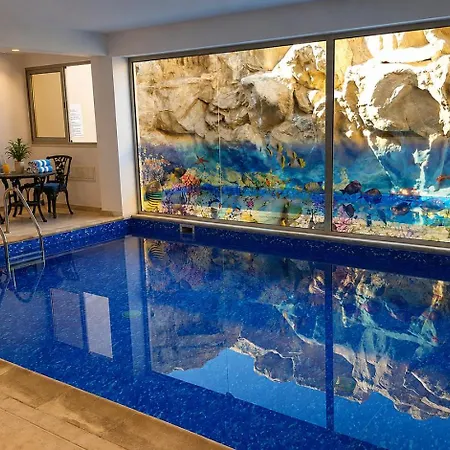 Stunning C106 With Balcony Looking Over Pool *