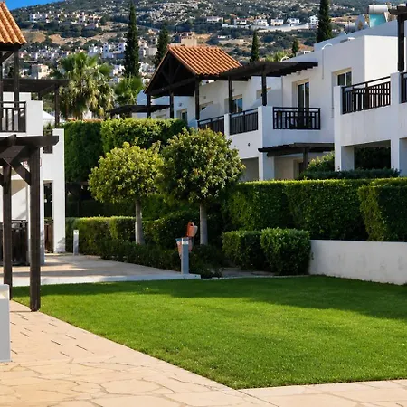 Stunning C106 With Balcony Looking Over Pool * פאהיה