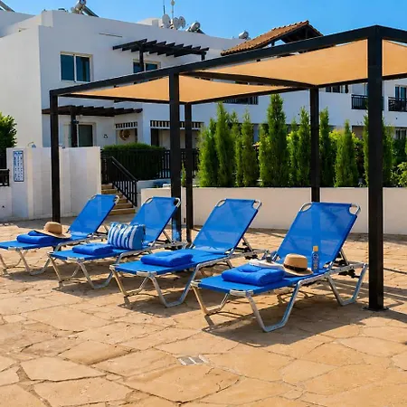 Stunning C106 With Balcony Looking Over Pool דירה פאהיה