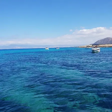 Apartment Stunning C106 With Balcony Looking Over Pool