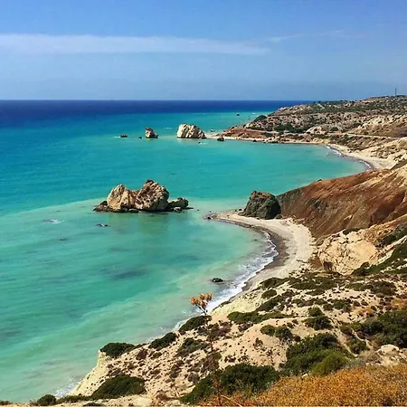 Apartment Stunning C106 With Balcony Looking Over Pool
