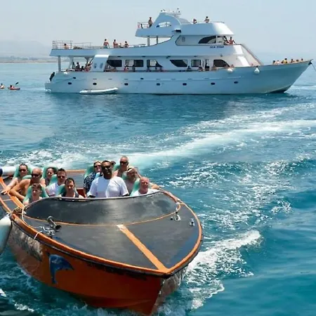 Apartment Stunning C106 With Balcony Looking Over Pool