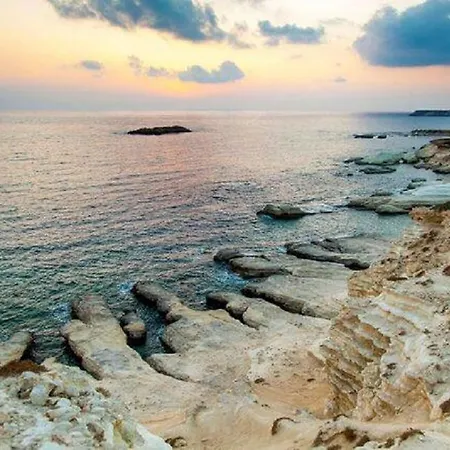 Stunning C106 With Balcony Looking Over Pool Apartment