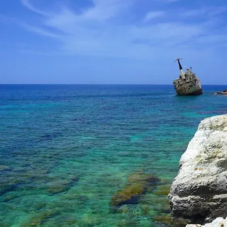 Apartment Stunning C106 With Balcony Looking Over Pool