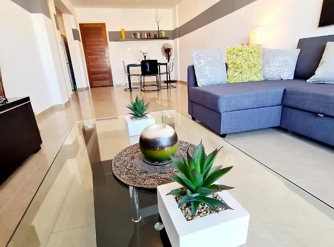 Stunning C106 With Balcony Looking Over Pool Apartmán