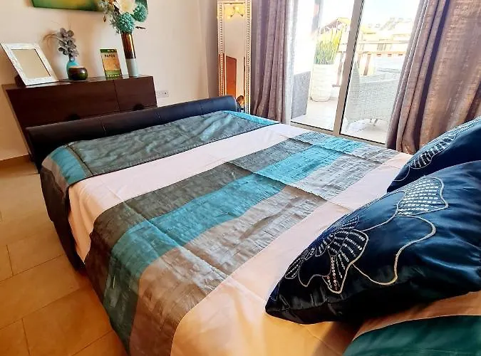 Stunning C106 With Balcony Looking Over Pool Apartament