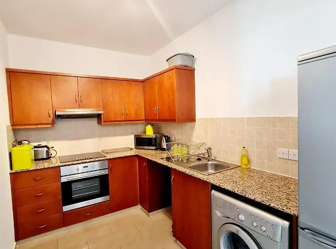 Stunning C106 With Balcony Looking Over Pool Apartament Peyia